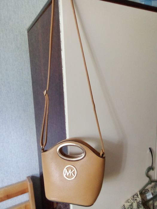 Продам  сумки кожаные и до.