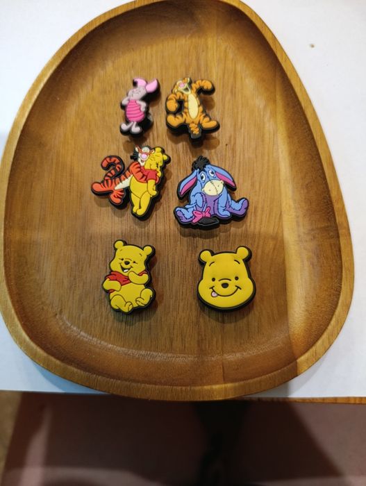 Przypinki piny do butów typu crocs jibbiz Kubuś Puchatek 6 szt