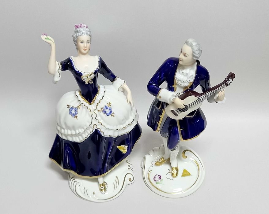 Dworska para, kobaltowe figurki Royal Dux, poł XX w.