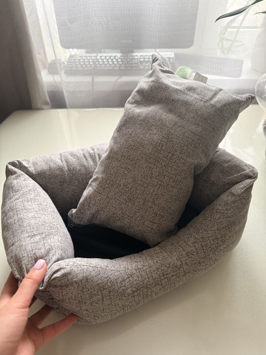 Лежак для котів і собак