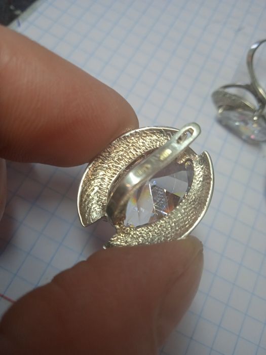 Продам бу срібні сережки,кульчики,каблучка з великим каменем