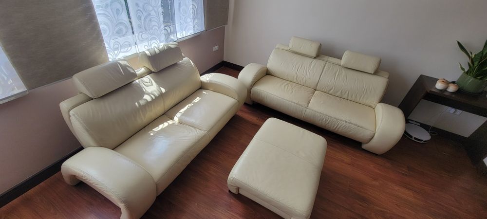 Zestaw wypoczynkowy- skóra, kanapy, podnózek