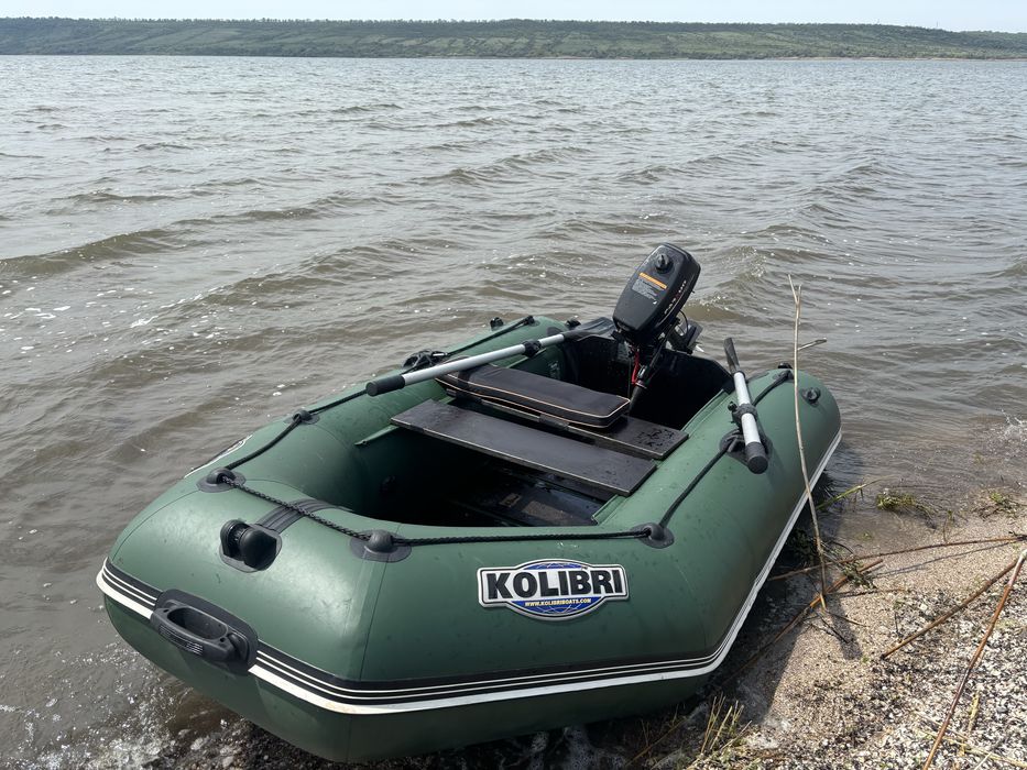 Продам лодку colibri с мотором parsun 2.6