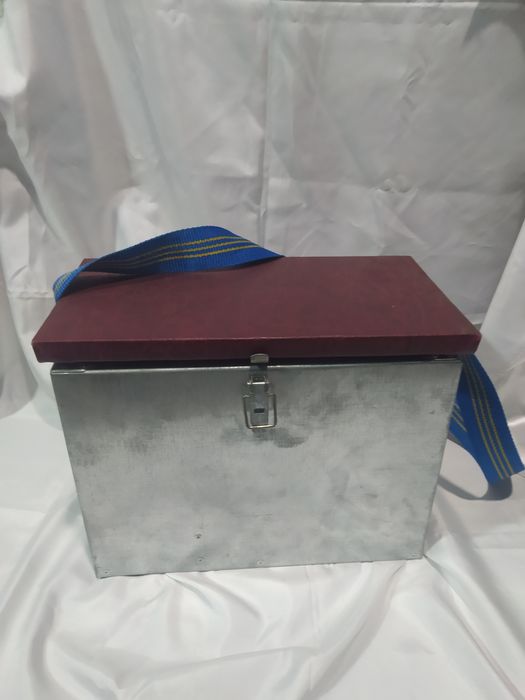 Продам ящик зимний .кормушки.отцепы