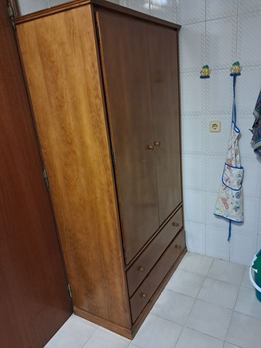 Móvel em madeira 2 gavetas e divisórias