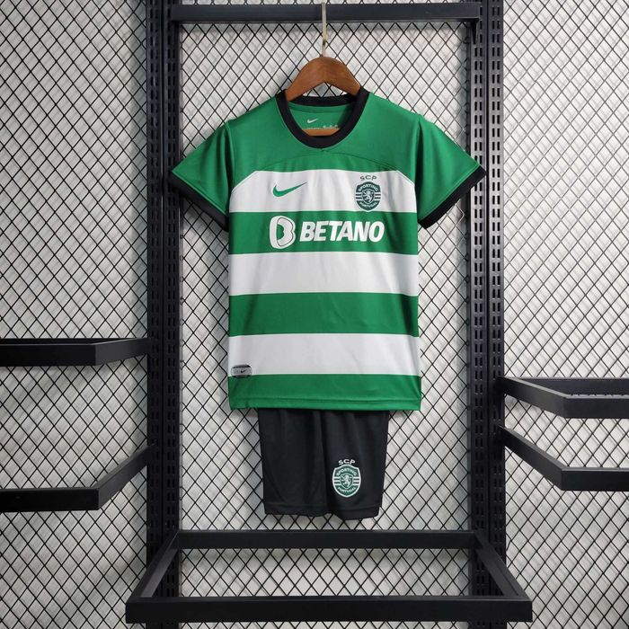Roupa esportiva de varios clubes