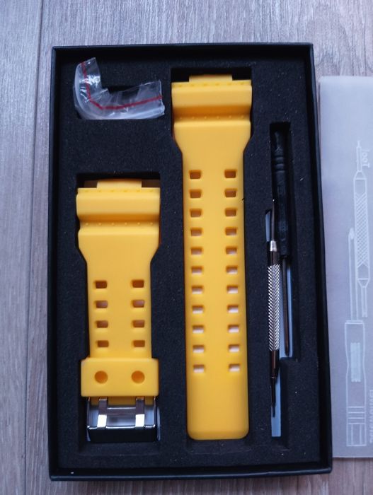 żółty pasek z żywicy syntetycznej do zegarka Casio GWG-1000.