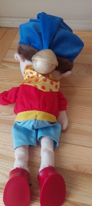 Śpiewający Nodi i pies Bumby