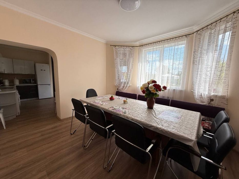 Затишний будинок для родини у Березівці.