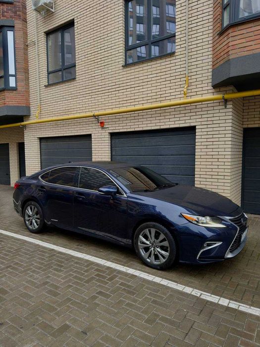 Продам Lexus ES300h 2016 в максимальній комплектаціі