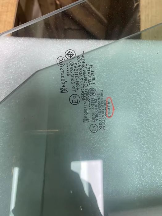 Оригінальне скло водійське подвійне Tesla Model Y