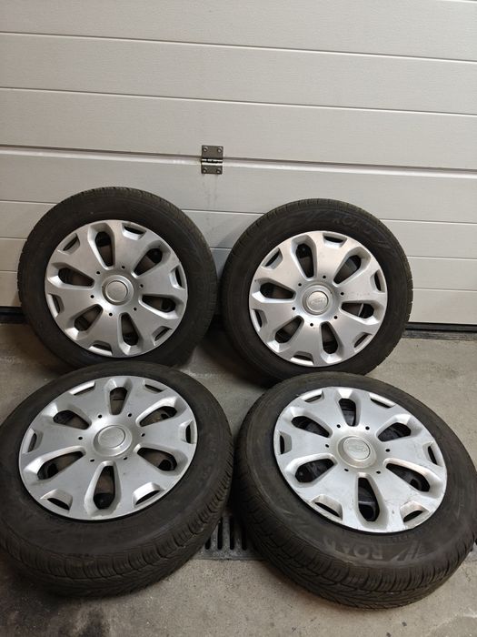 Komplet kół na stalowkach opony letnie do ford Fiesta
