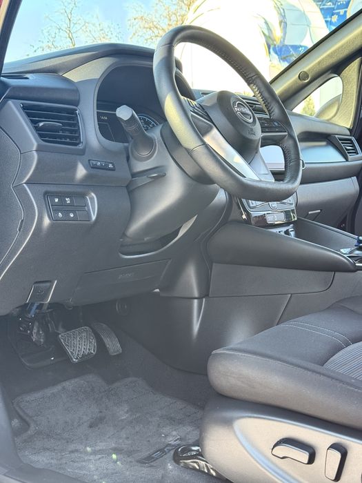 Nissan Leaf SV 62kw 2024