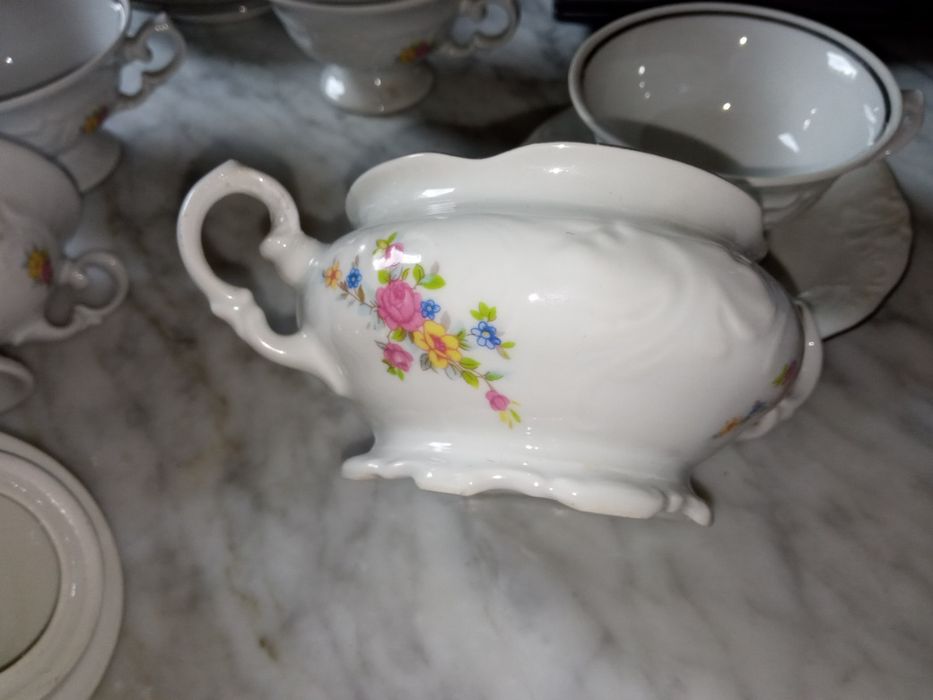 Porcelanowe filiżanki ,cukiernica Wałbrzych
