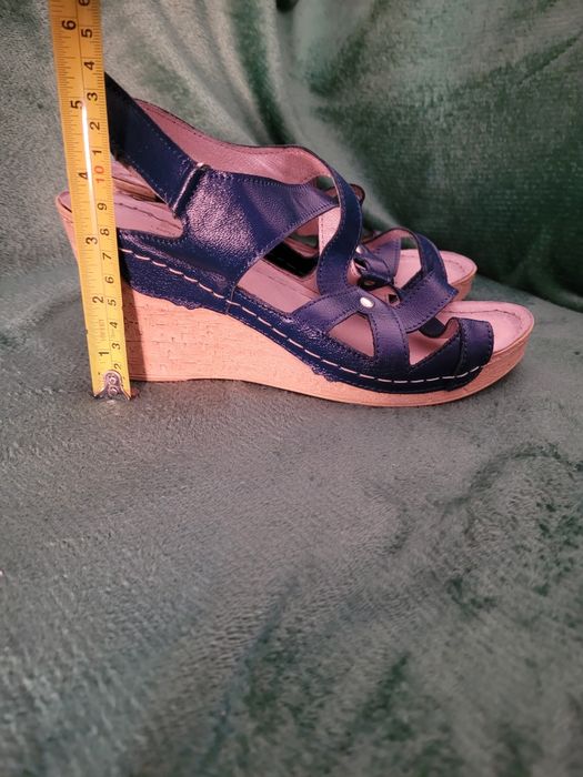 Buty sandały na koturnie rozm 38 Lasocki
