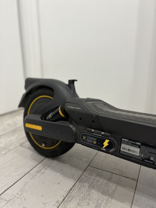 Продам електросамокат Ninebot MAX