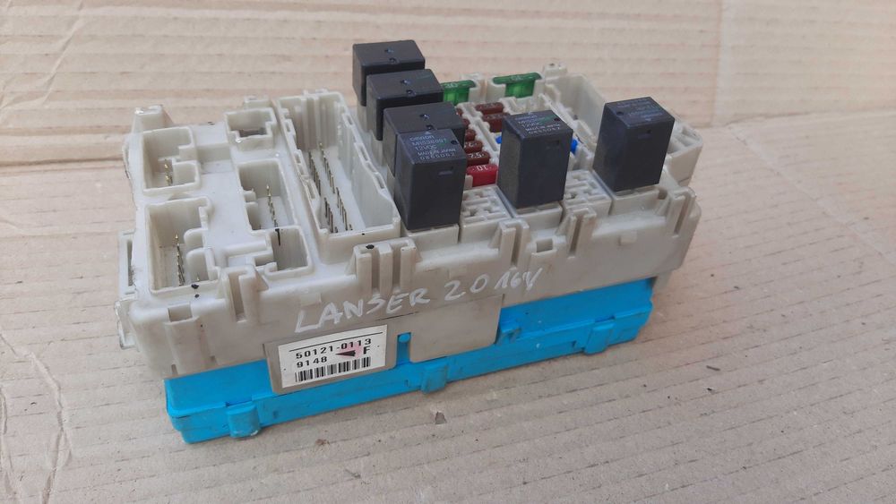 skrzynka bezpieczników mitsubishi lanser VII 2.0 16V