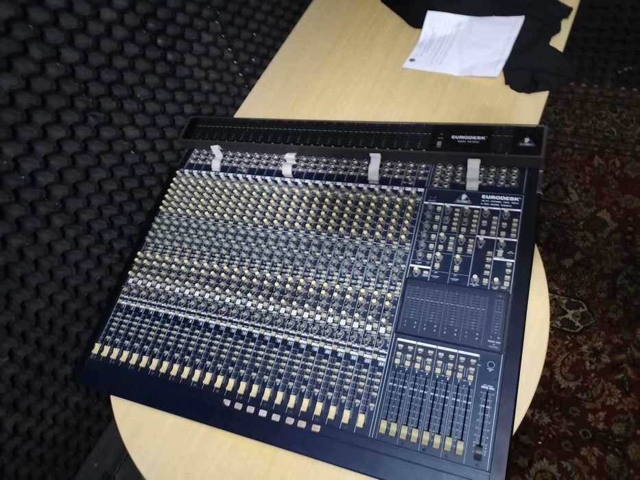 Behringer Eurodesk Model MX 8000