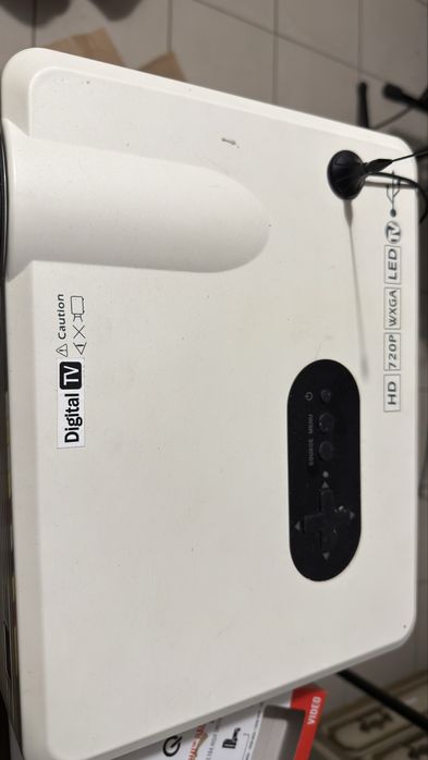 Projetor HD com HDMI e TV digital