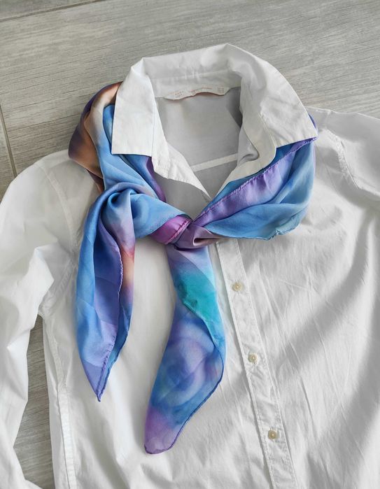 Niebieska apaszka, chustka, tie dye