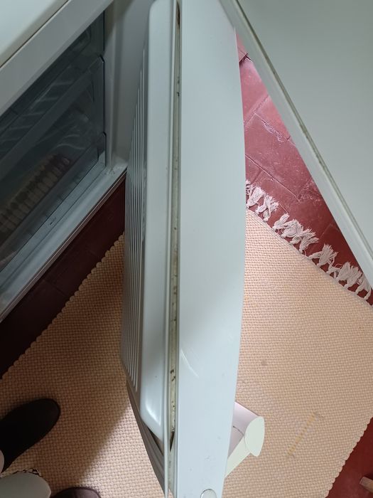 Frigorífico combinado AEG seminovo.