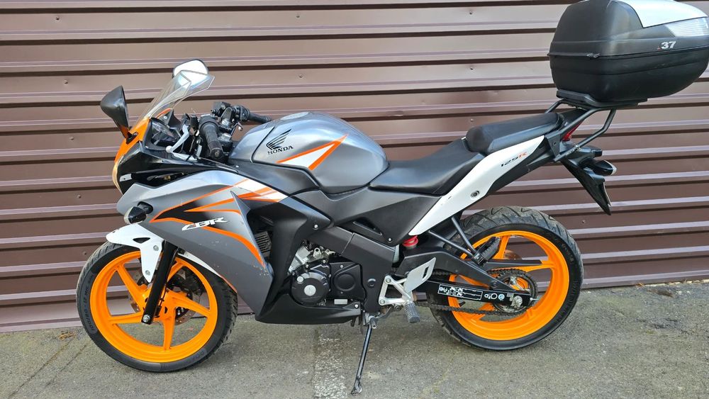 Honda CBR 125 //.2011r.// kufer yzf r125