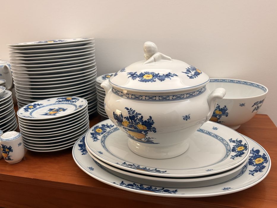 Serviço de cerâmica Vista Alegre Viana completo (jantar, chá e café)