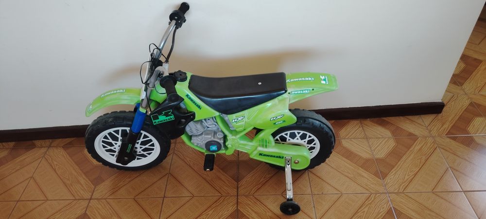 Vendo moto cross a bateria para criança a funcionar