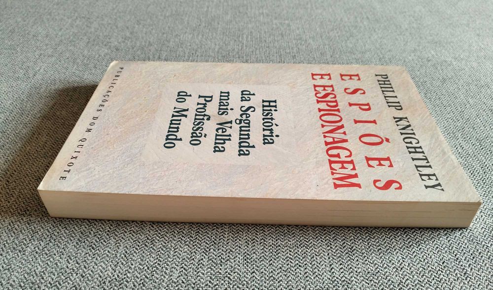 Livro "Espiões e Espionagem" de Phillip Knightley