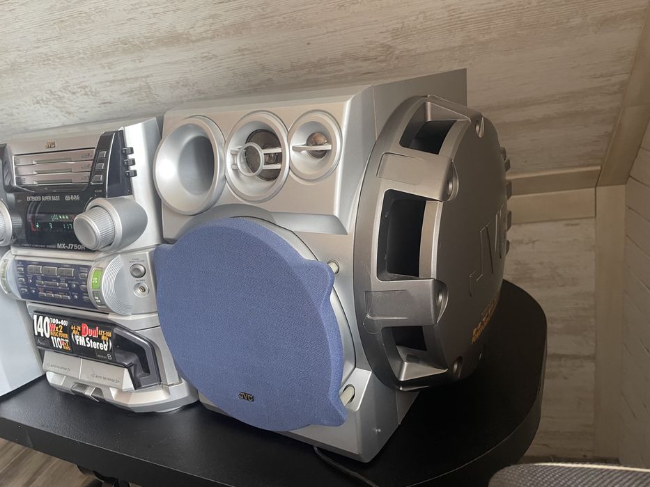 Продам музыкальный центр JVC в рабочем состоянии