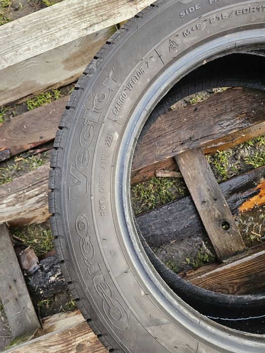 Opona wielosezonowa 215/60R17C