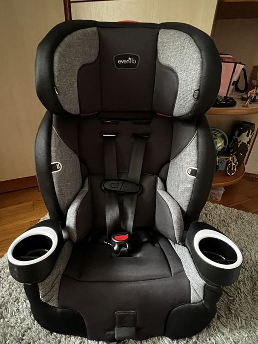 Автомобільне крісло evenflo