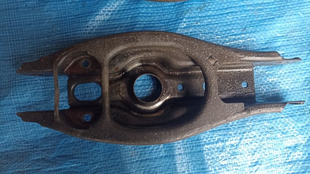 Важіль підвіски поперечний задній лівий та правий BMW E84 E87 E90 E91