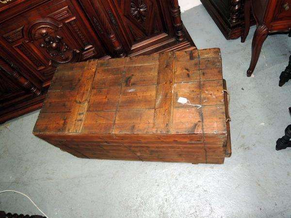 Caixa de madeira em bom estado