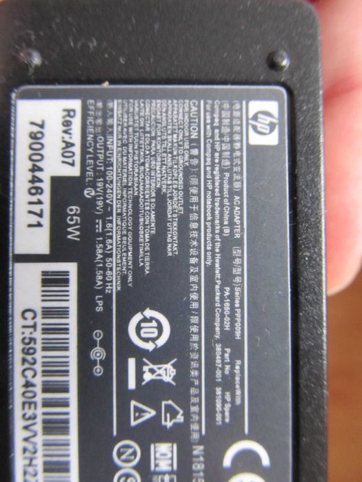 Зарядка для ноутбука блок питания HP 19V 1.58A штекер тонкий.