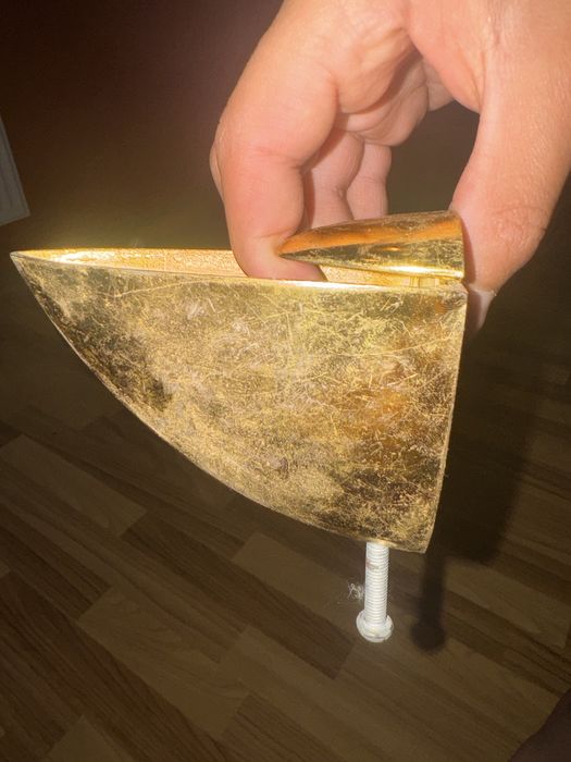 Тримачі для полок