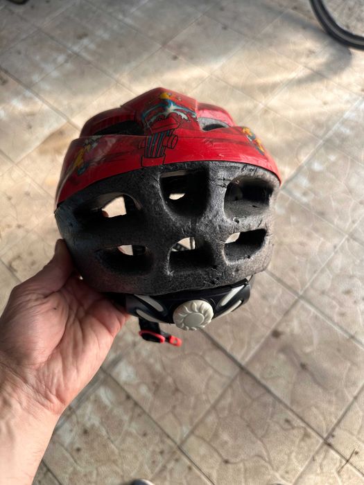 Kask rowerowy dziecięcy – regulowany, motyw strażacki