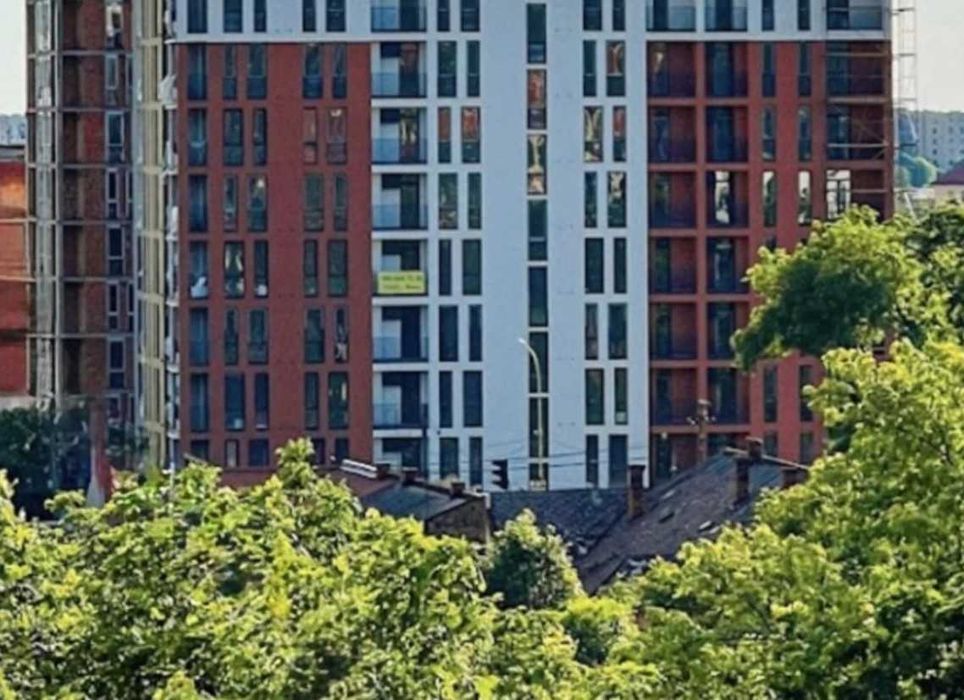 Простора двокімнатна квартира в новобудові. Можливо під держпрограми.
