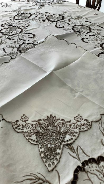 Toalha de linho com bordado da Madeira 230x140 cm- 12 guardanapos