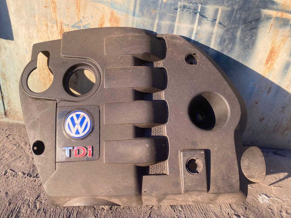 Кришка двигуна кожух Volkswagen Passat B5