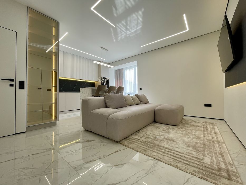 Стильна двокімнатна квартира з кухнею-студією та ремонтом в центрі!