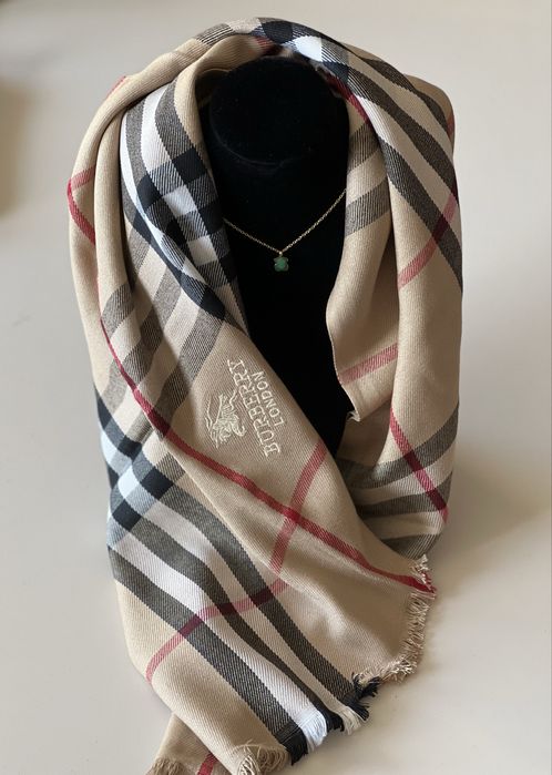 Chusta Burberry….