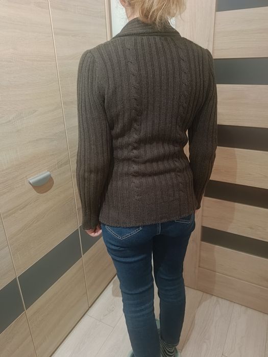 Brązowy sweter rozpinany