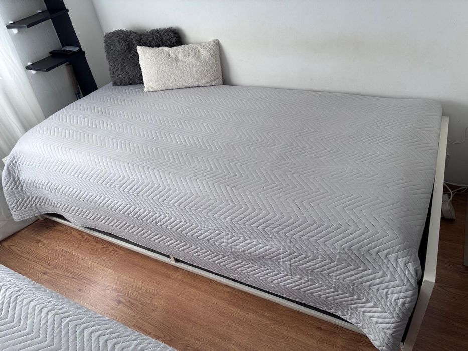 Uma Cama com Arrumação + 2 Gavetões Grandes | Bom Estado | 1 colchão