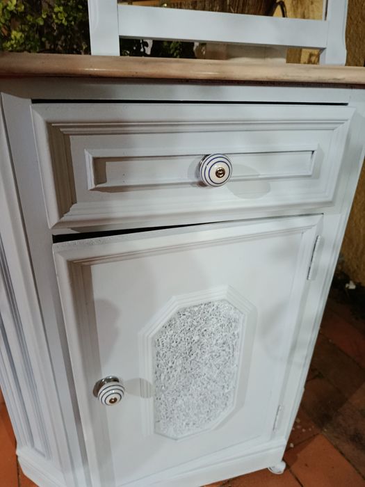 Um lindo aparador repaginado.