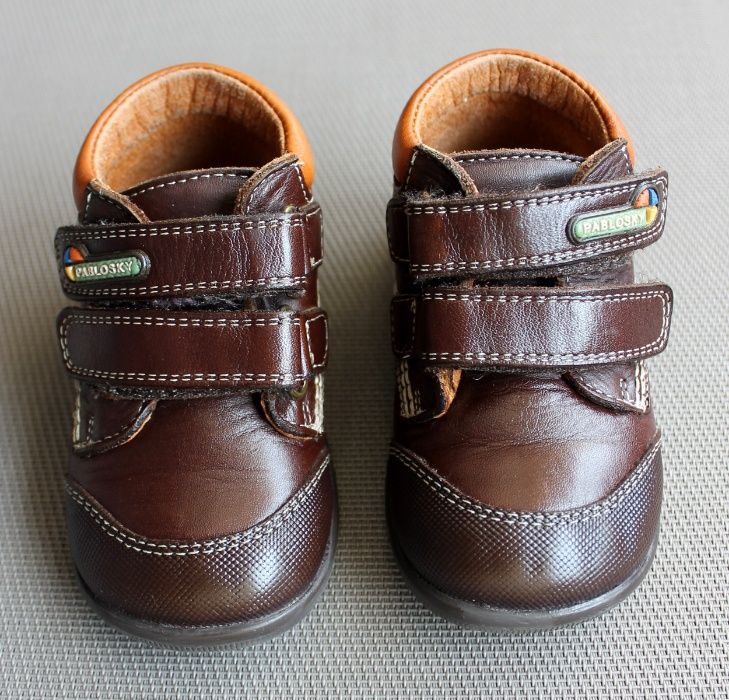 Sapatos castanhos de couro unisexo tamanho 20 da Pablosky