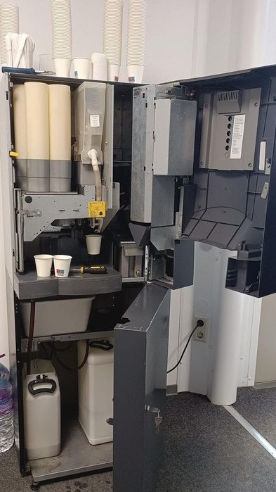 Máquina vending Necta Brio 3