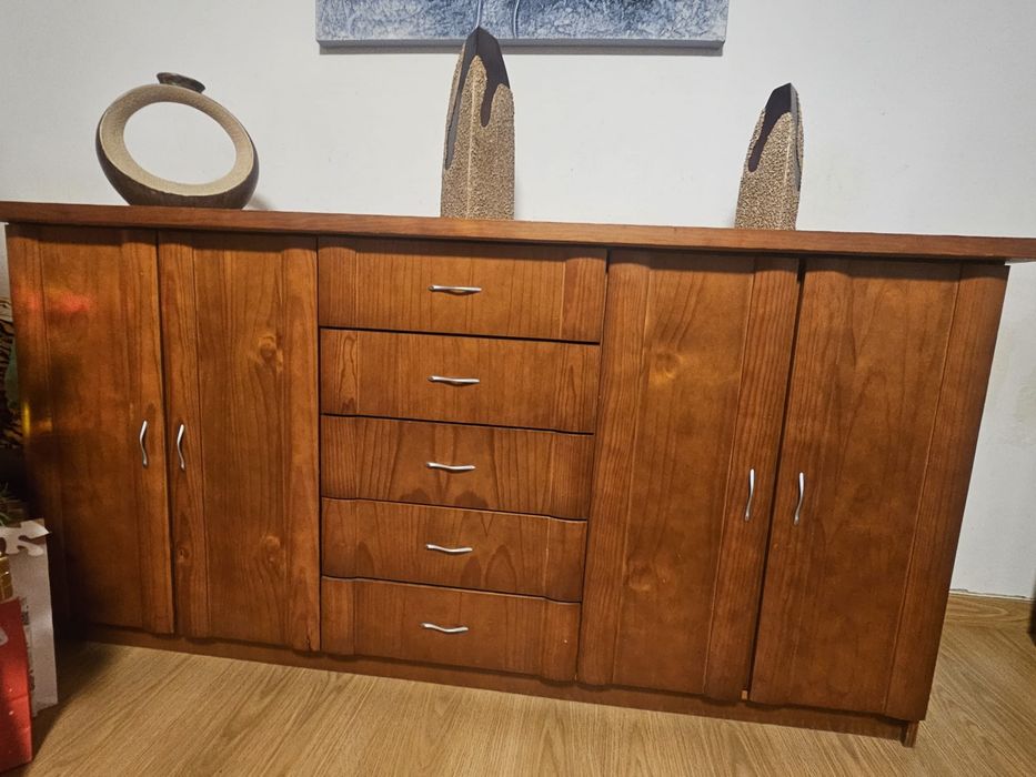 Aparador em madeira maciça