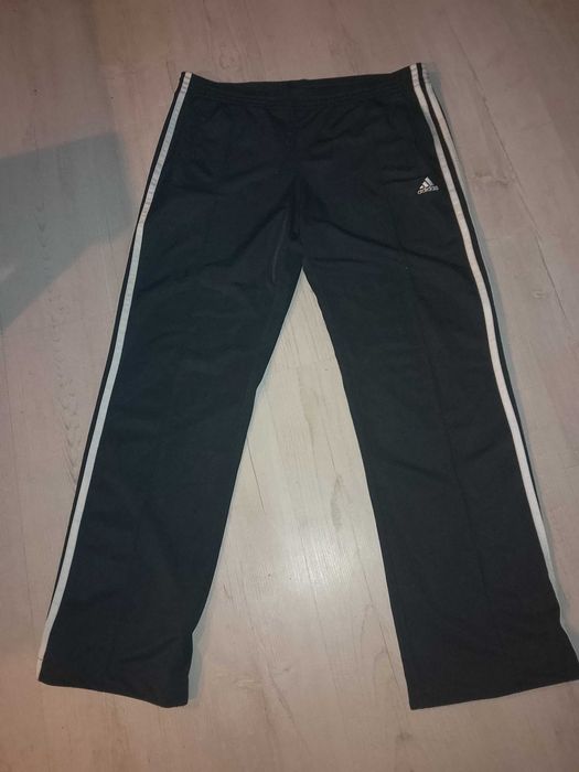Spodnie Adidas szerokie