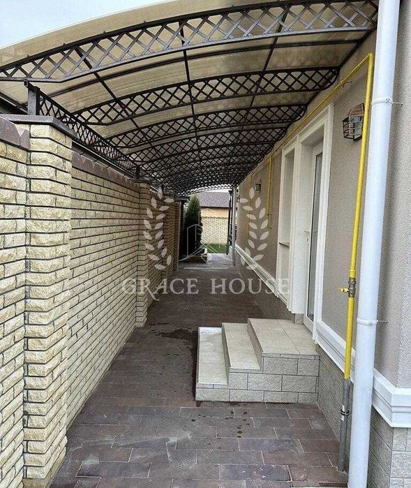 Новий котедж на БЕРЕЗІ ОЗЕРА з РЕМОНТОМ, з охороною у КМ. с. Романків